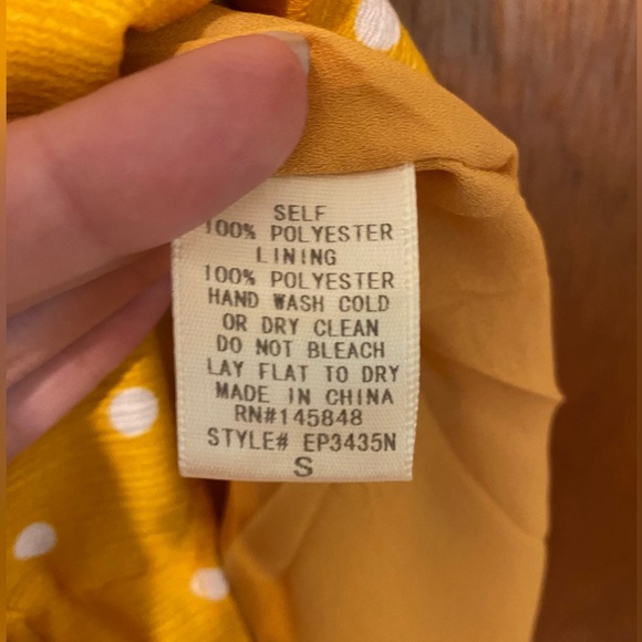 Nordstrom Yellow polka dot romper size S - Picture 5 of 5